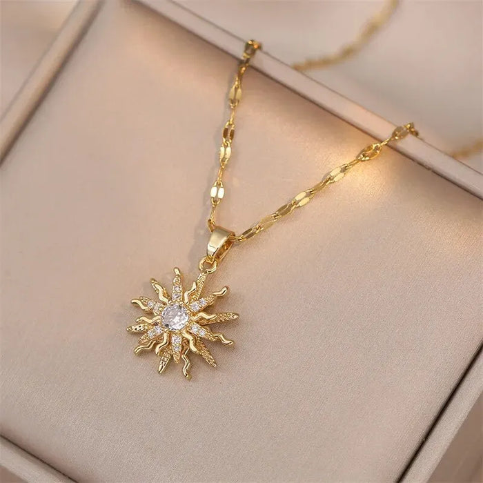Blütenanhänger mit Kristallen – Funkelnde Eleganz in Blumenform