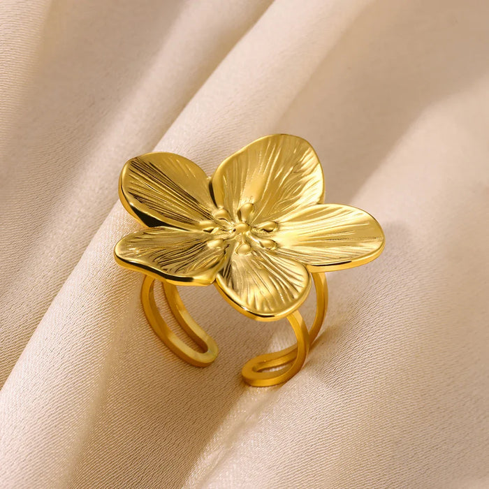 Goldene Statement-Ringe – Naturinspirierte Eleganz