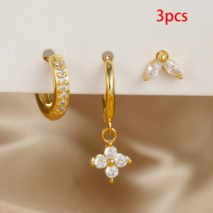 Goldene Eleganz – Ohrring-Set mit funkelndem Anhänger