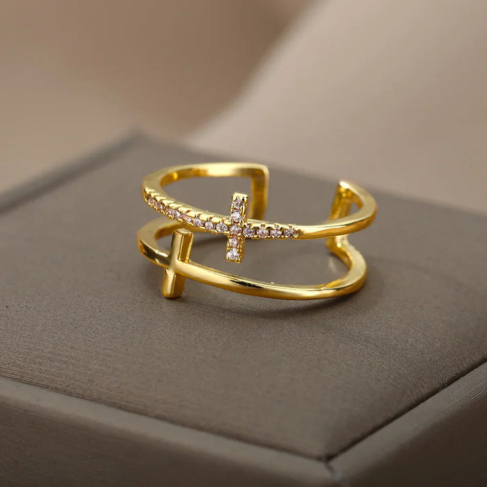 Goldener Statement-Ring – Organisches Design mit modernem Touch