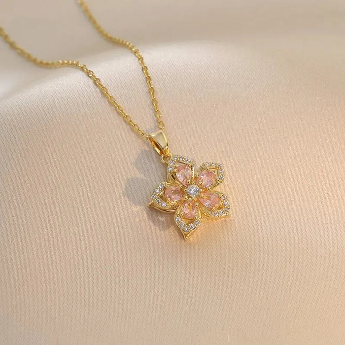 Blütenanhänger mit Kristallen – Funkelnde Eleganz in Blumenform