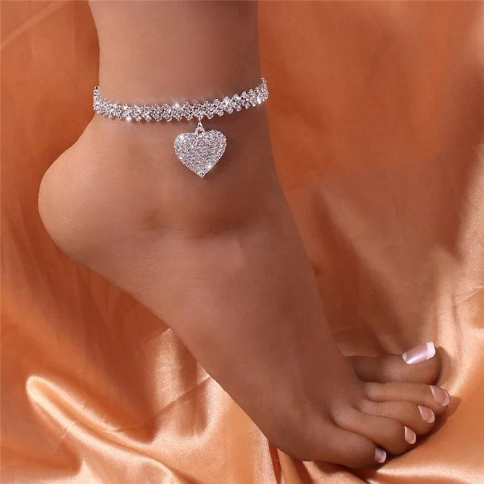 Elegante silberne Fußkette mit herzförmigem Anhänger